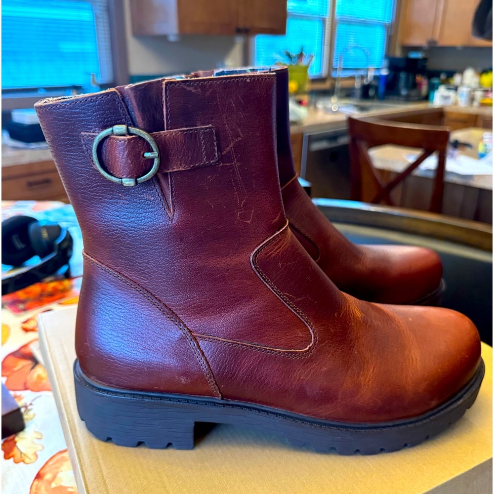 NWB Alegria Chestnut She-8100 Shera